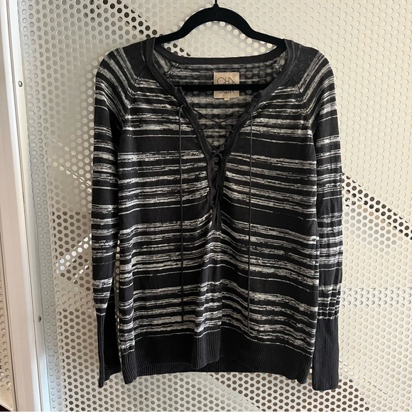 Chaser Lace-up Long-sleeve Knit Top Size Medium Black and off-white - Picture 5 of 8